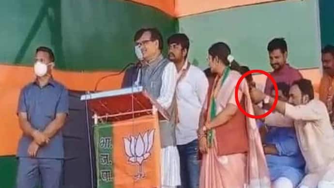 गजब! जब CM शिवराज के सामने मंत्रीजी महिला प्रत्याशी के बालों में ढूंढने लगे चश्मा, कांग्रेस बोली-शर्म करो