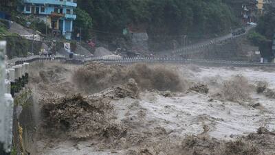नेपाल में भयंकर बाढ़ और लैंडस्लाइड्स की Shocking pictures, 21 की मौत; कई मिसिंग, 19 जिले चपेट में आए