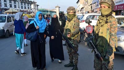 Kashmir में आतंकवादियों के ठिकानों पर 'स्ट्राइक' की तैयारी, लोगों को किया गया सुरक्षा के लिहाज से Alert