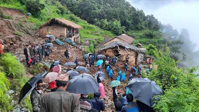 नेपाल में बाढ़ ने मचाई तबाही, घर बहे, फसलें चौपट, 77 लोगों की मौत, कई लापता, देखें कुछ Shocking pics
