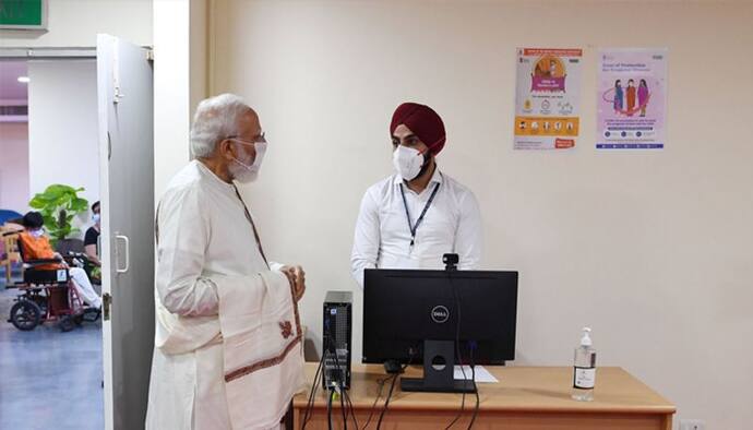 COVID-19 वैक्सीनेशन: 50% से कम वैक्सीनेशन वाले जिलों की रिव्यू करेंगे PM Modi, 40 से अधिक डीएम की लगेगी क्लास