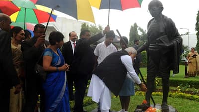 PM Modi Rome visit: देश से लेकर विदेश तक बापू... पीएम मोदी नहीं भूलते जाकर नमन करना