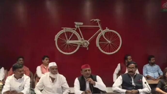 UP Election 2022: चुनाव से पहले BSP और BJP को लगा तगड़ा झटका, 7 विधायक कमल-हाथी छोड़ साइकिल पर हुए सवार