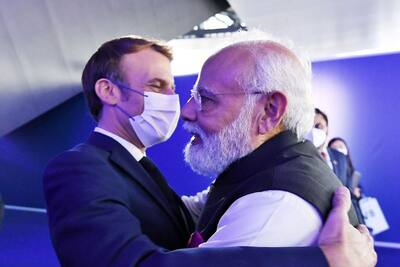 गले लगना-कंधे पर हाथ रखना...बाइडेन और फ्रांस के राष्ट्रपति के साथ मोदी की इस तस्वीर पर गर्व कर रहा इंडिया