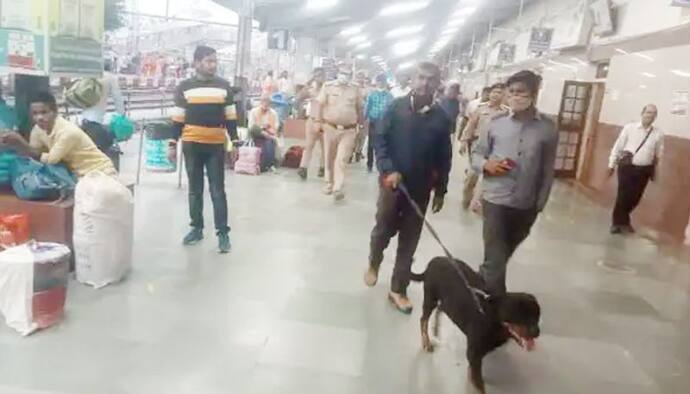 सावधान: UP के 46 रेलवे स्टेशनों को उड़ाने की आंतकी संगठन ने दी धमकी, चप्पे चप्पे पर तैनात पुलिस-फोर्स