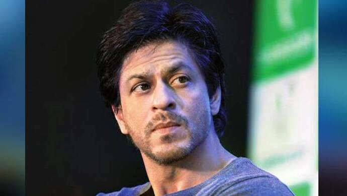 Shahrukh Khan : ছাতায় মুখ ঢেকে এয়ারপোর্ট থেকে কেন বেরোলেন শাহরুখ, বাড়ছে জল্পনা