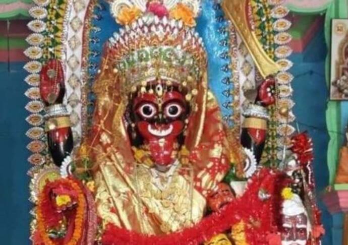 Kali Puja 2021- স্বপ্নাদেশ পেয়ে দেবীকে জঙ্গল থেকে আনা হয় হট্টেশ্বর রায় বাড়িতে, পুজোর ভোগ মাছভাজা