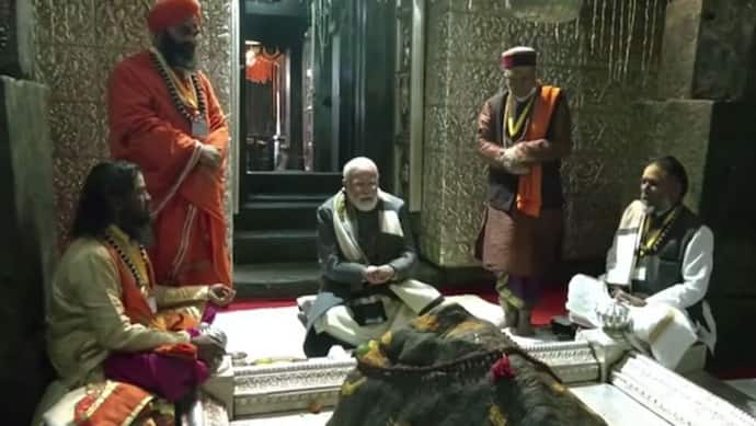 PM Modi Kedarnath dham Visit: मोदी ने केदारनाथ धाम में बाबा का जलाभिषेक किया, नंदी के आगे मत्था टेका