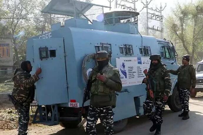 Jammu Kashmir: 29 साल के पुलिसकर्मी की गोली मारकर हत्या, आतंकियों को पकड़ने के लिए इलाके की घेराबंदी