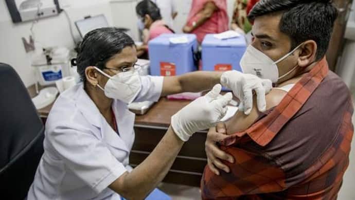Corona Virus: देश में  108.47 Cr वैक्सीन लगाई गईं, केरल, महाराष्ट्र और तमिलनाडु टॉप-3 संक्रमित राज्य