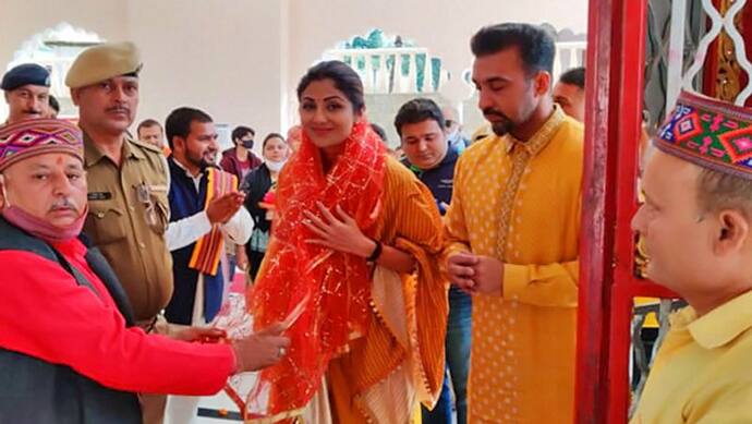 पति Raj Kundra के साथ बगलामुखी माता के दरबार में पहुंचीं Shilpa Shetty, करवाई तांत्रिक पूजा