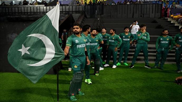 PAK vs AUS, T20 World Cup : सेमीफायनल से पहले पाकिस्तान को बड़ा झटका, Rizwan- Shoaib Malik का हुआ  Covid Test