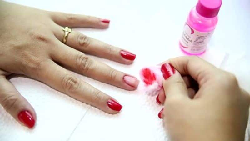 Nail Paint Remover hacks: हैंड सैनिटाइजर से लेकर टूथपेस्ट तक इन 6 चीजों से  भी हटा सकते हैं नेलपॉलिश | Nail Paint Remover hacks: how to remove nail  polish without remover