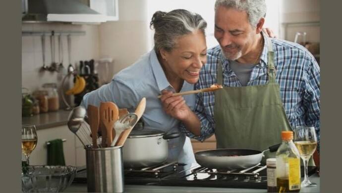 Relationship: बढ़ती उम्र में रिश्ते की मजबूती बरकरार रखने के लिए पति-पत्नी को इन 5 बातों का रखना चाहिए ध्यान