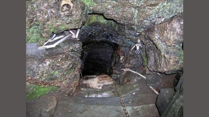 Khabar hatke: इस गुफा के गर्भ में छुपा है दुनिया के खत्म होने का राज, जानकर हैरान हो जाएंगे आप