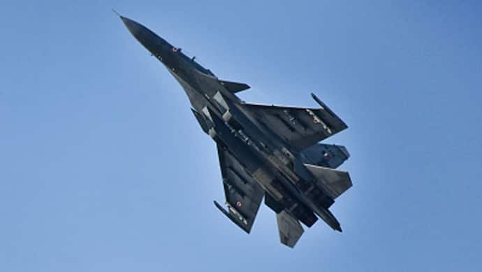 PM मोदी के सामने वायु सेना ने दिखाई ताकत, Air Show में शामिल विमानों की ये हैं खास बातें