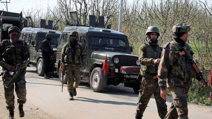 Jammu and Kashmir terrorism: बारामूला में CRPF के गश्ती दल पर ग्रेनेड से अटैक, 2 जवानों सहित 6 घायल