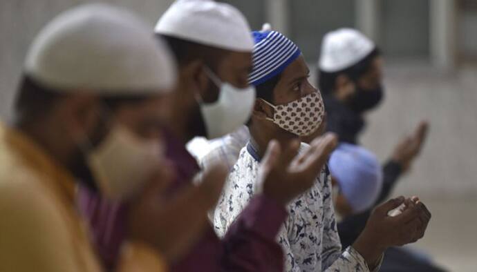 कर्नाटक के सरकारी स्कूल में मुस्लिम छात्रों को दी नमाज की अनुमति, हिंदू संगठनों के विरोध पर जांच के आदेश