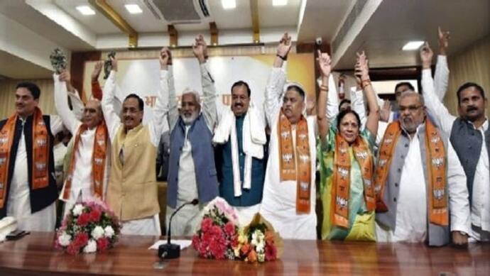 UP Election 2022 : चुनाव से पहले अखिलेश को बड़ा झटका, 4 MLC सपा छोड़ BJP में गए