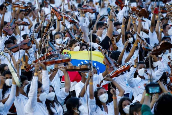 Venezuela : 8,573 म्यूजीशियंस ने पांच मिनट तक एक सुर में बजाया म्यूजिक, बना वर्ल्ड रिकॉर्ड