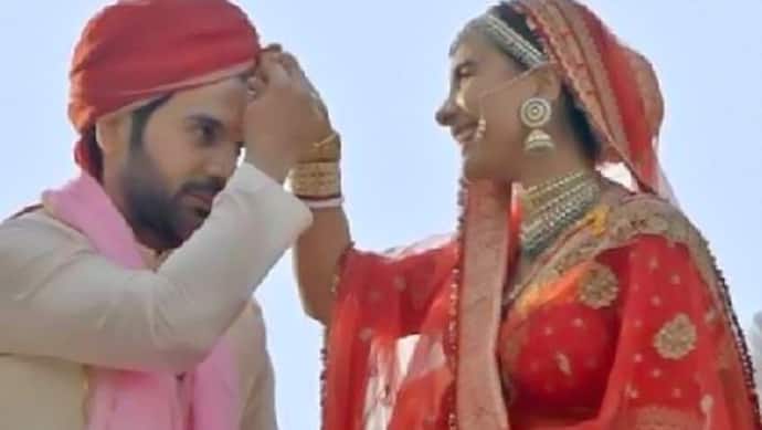 पति Rajkummar Rao को सिंदूर लगाती दिखीं Patralekha, सामने आया शादी का मजेदार Video