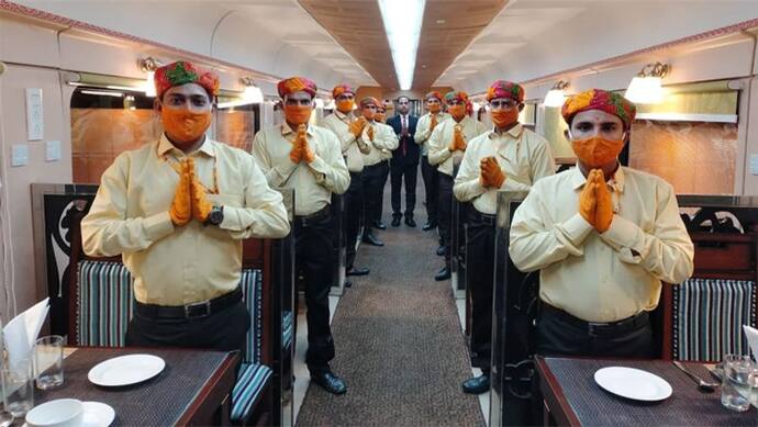 Ramayana Circuit Train: भगवा पहन बर्तन उठा रहे थे वेटर, विरोध पर बदली ड्रेस