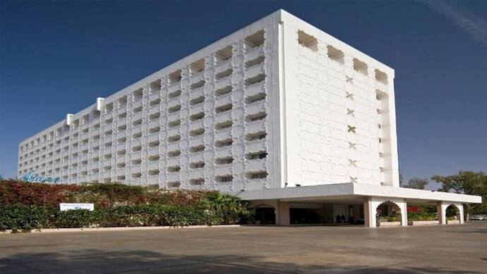 Jaipur: होटल से फिल्मी स्टाइल में 2 करोड़ के गहने चोरी, मास्टर चाबी से खुलवाई तिजोरी