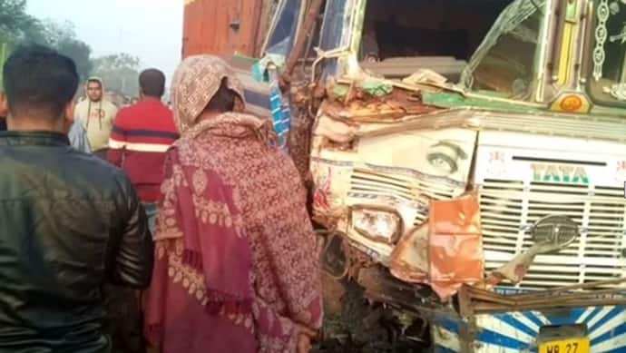 पश्चिम बंगाल: कोहरे के कारण खड़े ट्रक से भिड़ा वाहन, शव यात्रा में शामिल 18 लोगों की मौत