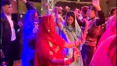 राजस्थान में ये लेडी इंस्पेक्टर शादी से ऐन पहले बर्खास्त, पुलिस को तलाश, मगर मेहंदी सेरेमनी में यूं किया डांस