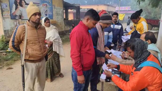 Bihar Panchayat Election: आज 9वें चरण की वोटिंग, सर्दी के बावजूद सुबह-सुबह बूथों पर लगीं लाइनें