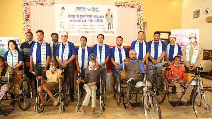 Rajasthan: नारायण सेवा संस्थान ने उदयपुर और जयपुर में दिव्यांगों को बांटे ट्राइसिकिल, व्हीलचेयर और बैसाखी