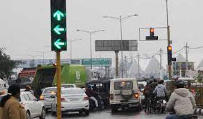 भारत में ऐसे-ऐसे ट्रैफिक रुल्स कि चकरा जाएगा आपका माथा, दिल्ली से लेकर मुंबई तक अजब-गजब हैं नियम