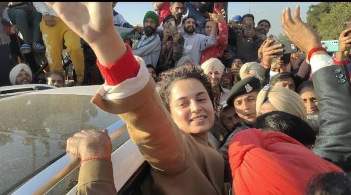 किसानों ने रोकी Bollywood Actress Kangana Ranaut की कार, खालिस्तानी कहने पर माफी की मांग कर रहे किसान