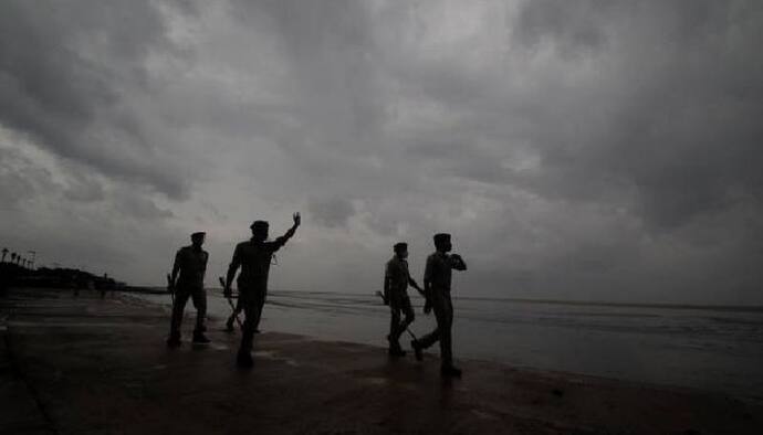 Cyclone Jawad Update: ঝোড়ো বৃষ্টি শুরু ওডিশায়, খাঁ খাঁ করছে পুরীর সমুদ্র সৈকত