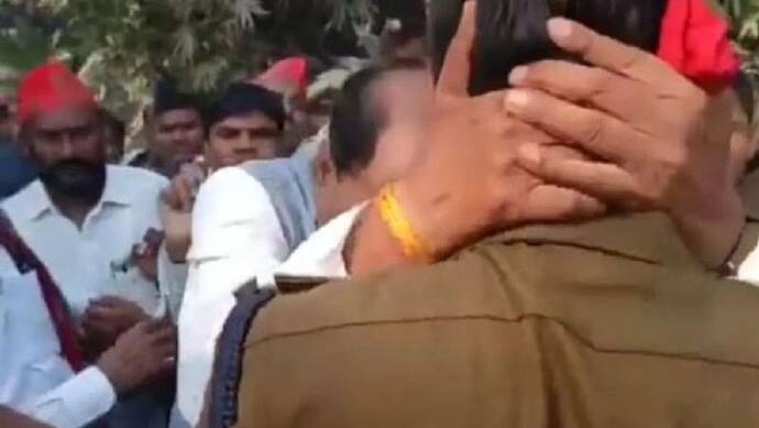 सपा नेता और यूपी पुलिस के बीच झड़प, विधायक प्रभु नारायण सिंह यादव के खिलाफ FIR दर्ज