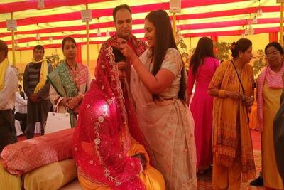 ऐसी शादी देखी है क्या : बीजेपी  MLC की बेटी बनी दुल्हन, महिला पुरोहित ने वैदिक मंत्रोच्चार के साथ करवाया विवाह