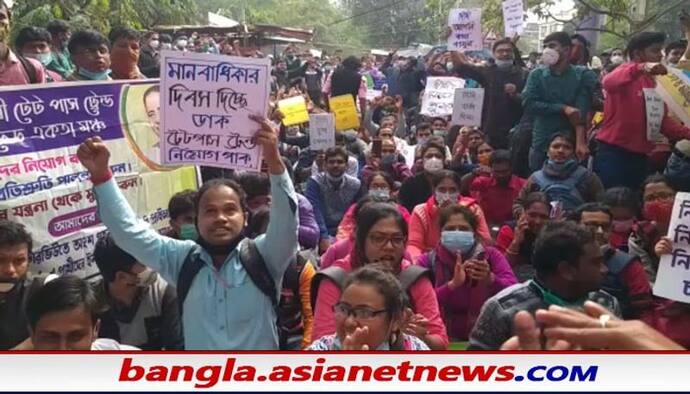 TET Exam Police protesters clash in front of Primary Education Board