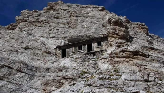 World's Loneliest House:  'পৃথিবীর নিঃসঙ্গ বাড়ি' ১০০ বছর ধরে আজও একাকী দাঁড়িয়ে