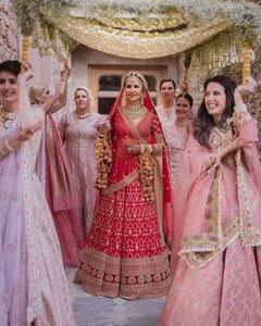 katrina-Vicky Wedding: হলদি-মেহেন্দির পর এবার ক্যাট শেয়ার করলেন বিয়ের ছবি, মুহূর্তে ভাইরাল নেট পাড়ায়