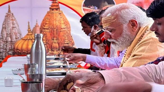 PM मोदी ने काशी विश्वनाथ कोरिडोर बनाने वाले 2500 मजदूरों के साथ किया भोजन