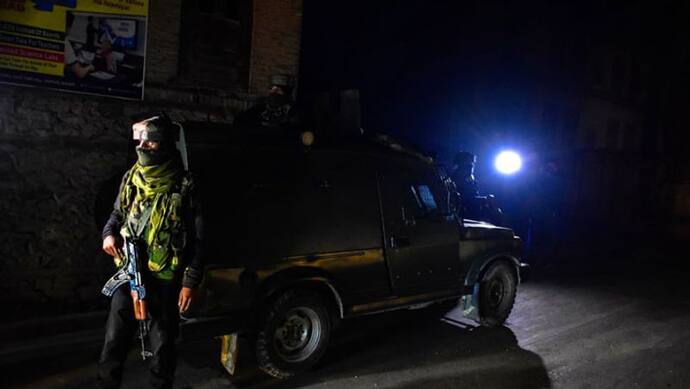 J&K Encounter: श्रीनगर में आतंकी हमले का बदला; लश्कर का एक आतंकी ढेर, कई इलाकों में सर्चिंग जारी