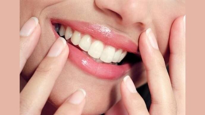 Oral Health: दांतों की मजबूती और चमक बरकरार रखने के लिए इन फलों का सेवन आपके लिए है सबसे बेहतर