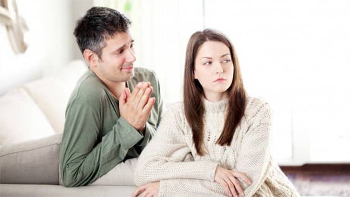 Relationship Tips: महिलाओं से माफी मांगने में आखिर क्यों हिचकिचाते हैं पुरुष? जानें Sorry नहीं बोलने की 5 वजह