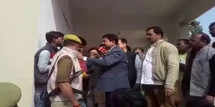 Lakhimpur kheri violence: केंद्रीय गृह राज्यमंत्री अजय कुमार मिश्र टेनी की बर्खास्तगी के लिए विपक्ष का हंगामा