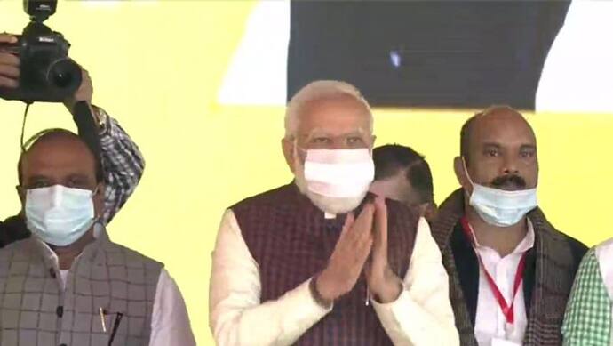 PM Modi At UP: ইউপি মানেই যোগী, ভোটের আগে বিরোধীদের নিশানা মোদীর