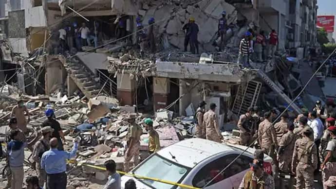 धमाकों से दहल उठा पाकिस्तान का शहर Karachi, बैंक परिसर में हुए ब्लास्ट में 15 मौतें