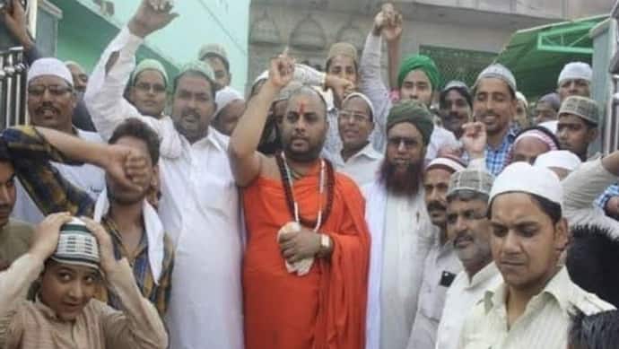 वसीम रिजवी के अलावा 34 मुस्लिम परिवारों ने भी हिंदू धर्म अपना लिया? तस्वीर दिखाकर बोला जा रहा बड़ा झूठ
