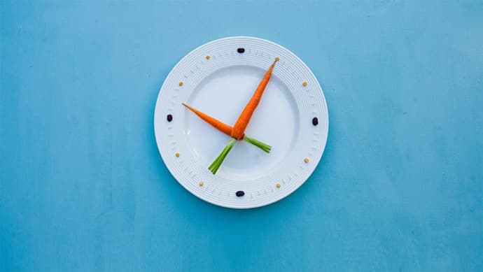 Healthy lifestyle: ब्रेकफास्ट-लंच और डिनर का भी होता है एक सही समय, घड़ी में इतने बजते ही ना खाएं 1 दाना
