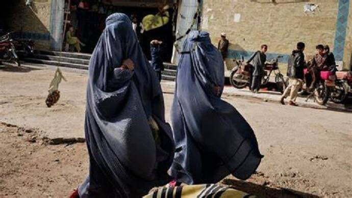 महिलाओं ने पहले किया विरोध फिर ऐसा हुआ कि हो गईं मजबूर...अफगानिस्तान में तालिबानी फरमान पर महिलाओं की आपबीती