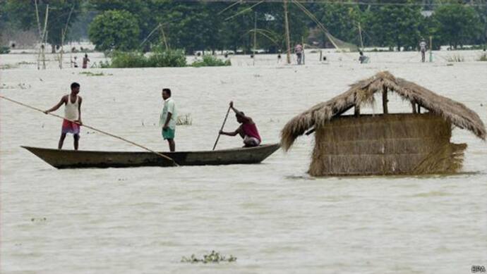 Life Management: बाढ़ आई तो सभी गांव से चले गए, लेकिन एक आदमी ने कहा “मुझे भगवान बचाएंगे”…क्या सचमुच भगवान आए?